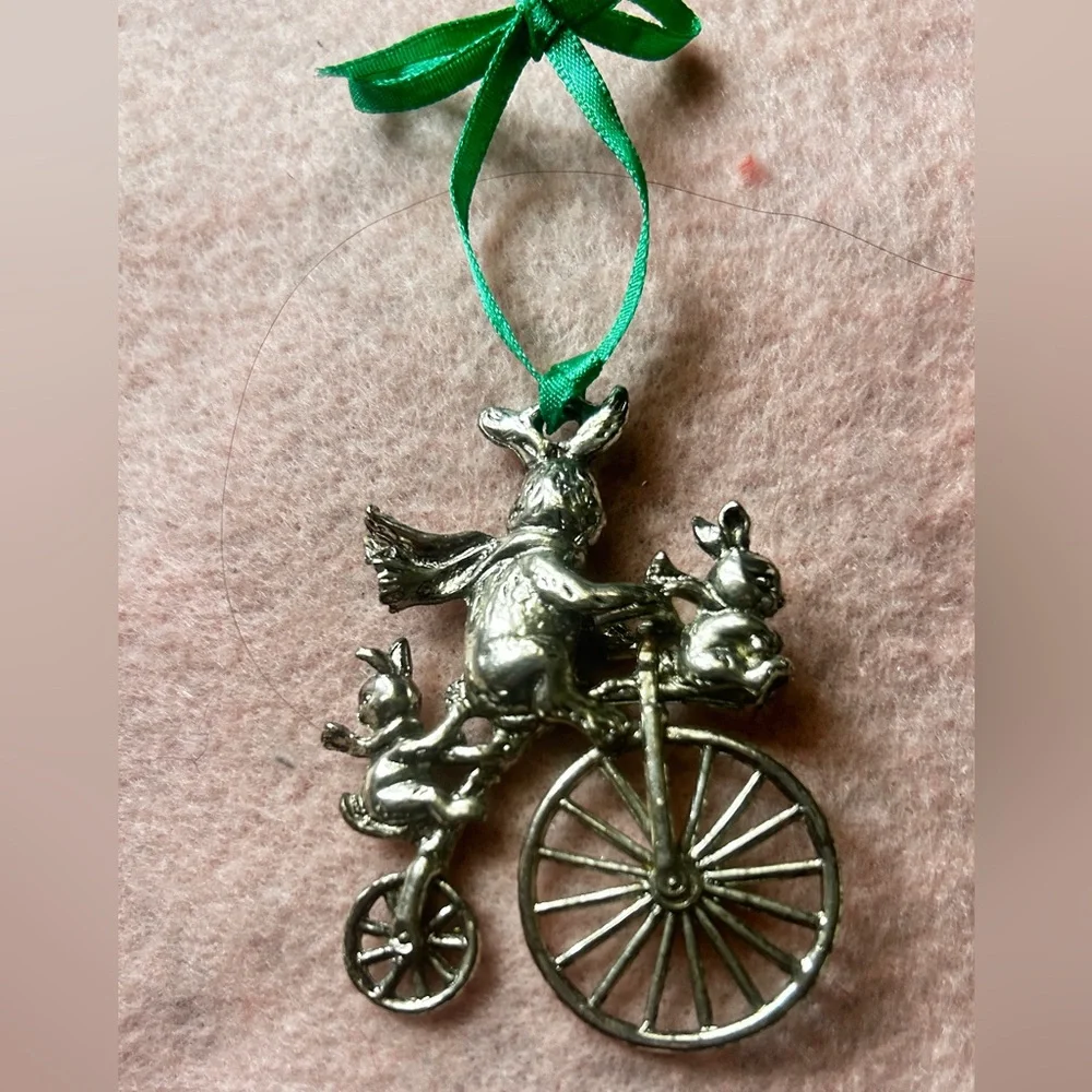 2005 BUNNY Arthur Court Rabbit-Pewter Ornament - Picture 2 of 5